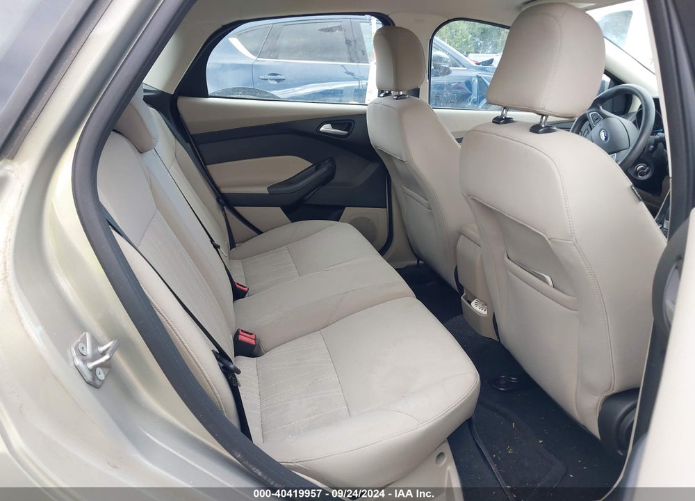 2015 FORD FOCUS SE VIN: 1FADP3K25FL272697