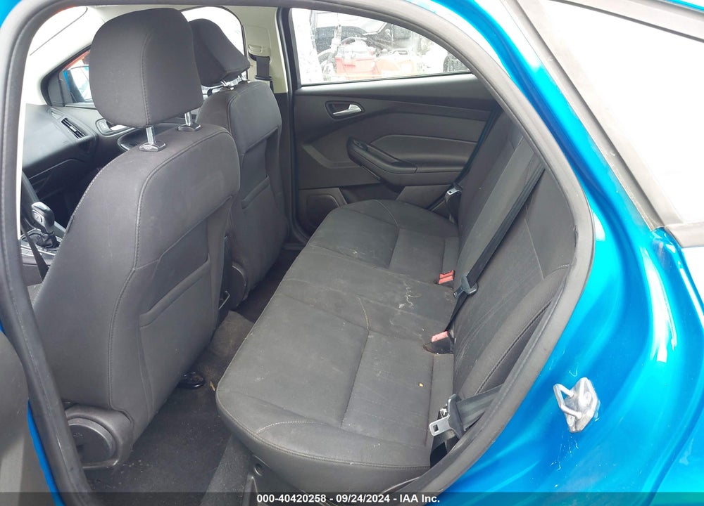 2016 FORD FOCUS SE VIN: 1FADP3F2XGL305303