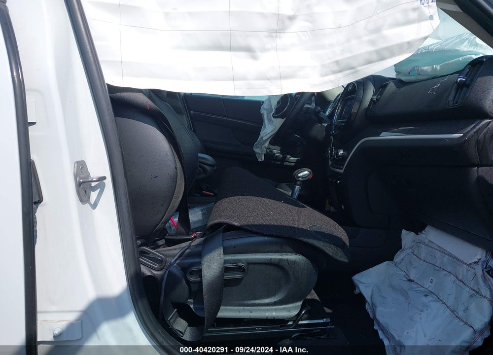 2019 MINI COUNTRYMAN COOPER S VIN: WMZYT5C57K3G91286