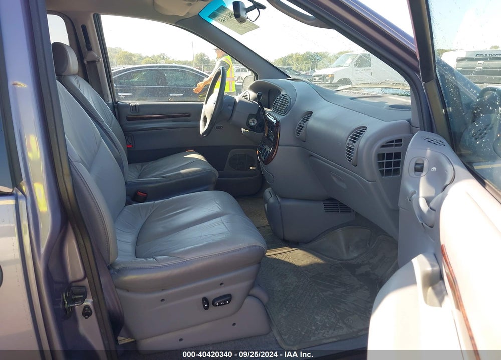 1996 CHRYSLER TOWN & COUNTRY LXI VIN: 1C4GP64L8TB407350