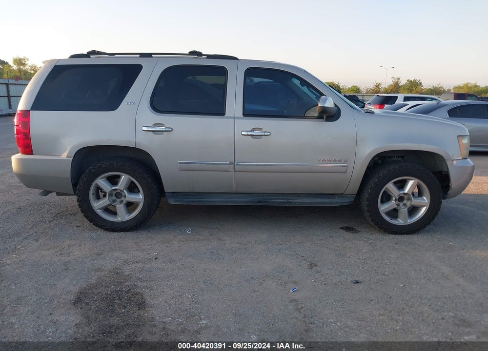 2009 CHEVROLET TAHOE LTZ VIN: 1GNFC33029R205981