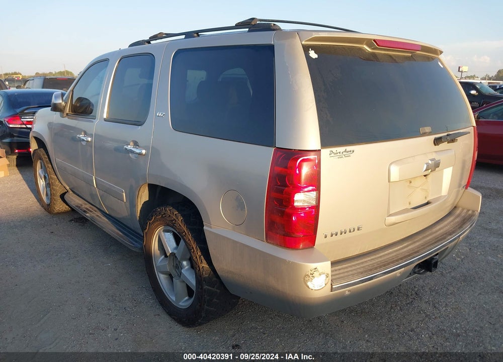 2009 CHEVROLET TAHOE LTZ VIN: 1GNFC33029R205981