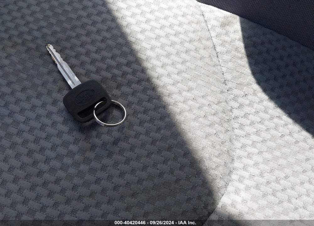 2006 TOYOTA RAV4 VIN: JTMBD33VX66017173
