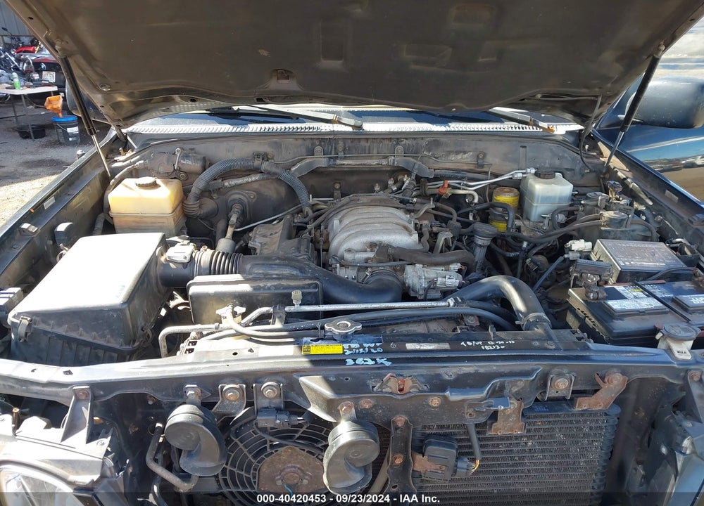 1998 LEXUS LX 470 VIN: JT6HT00W4W0016765