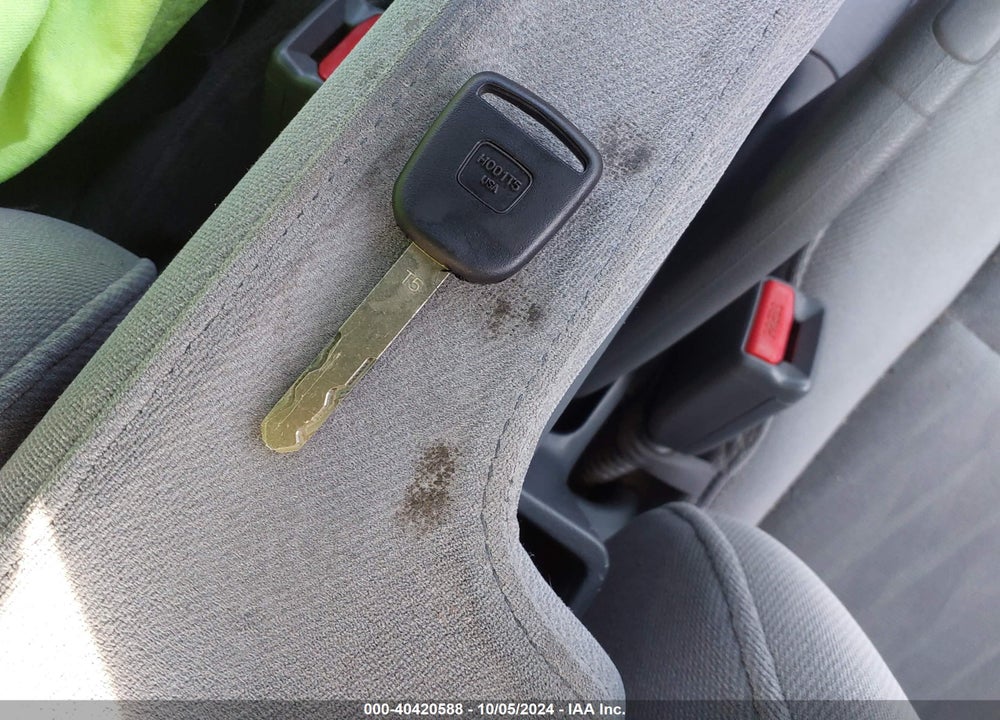 2004 HONDA CIVIC LX VIN: 2HGES16574H611347