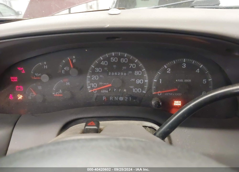 1998 FORD EXPEDITION EDDIE BAUER/XLT VIN: 1FMRU18W4WLA69125
