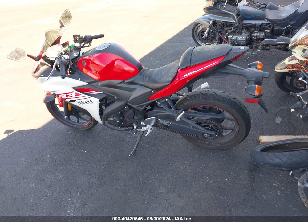 2015 YAMAHA YZFR3 VIN: MH3RH06Y3FK006208
