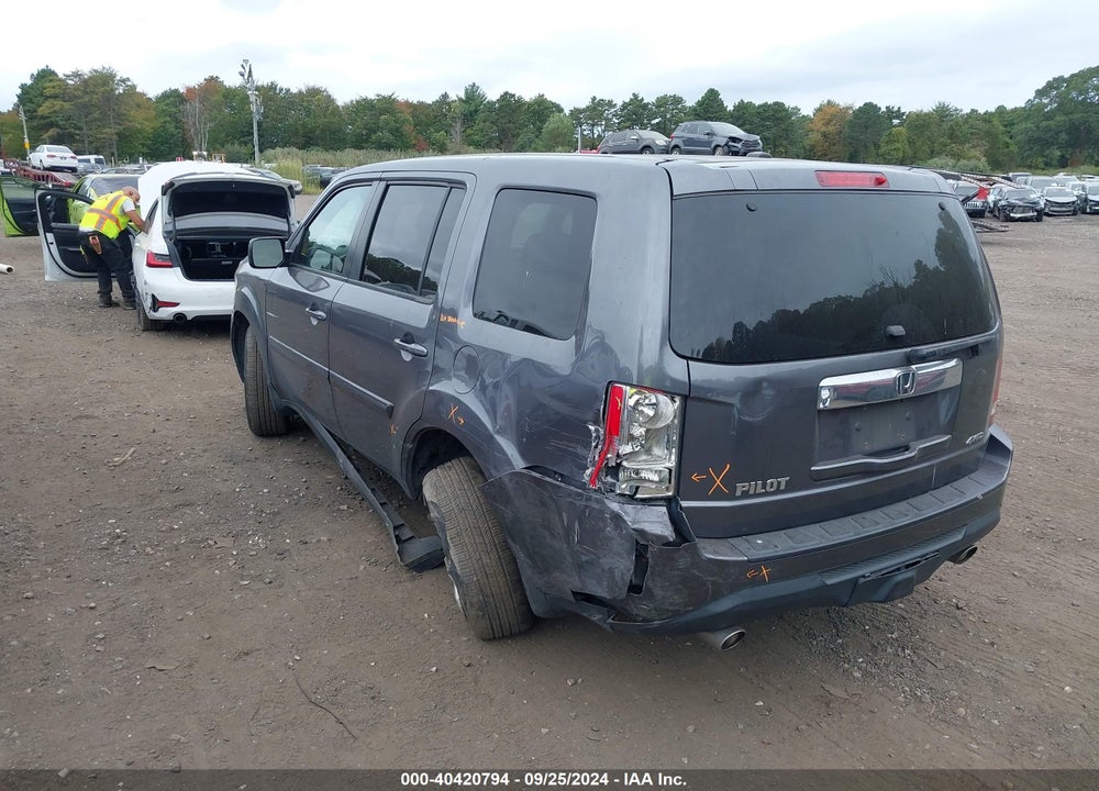 2015 HONDA PILOT EX-L VIN: 5FNYF4H51FB022642