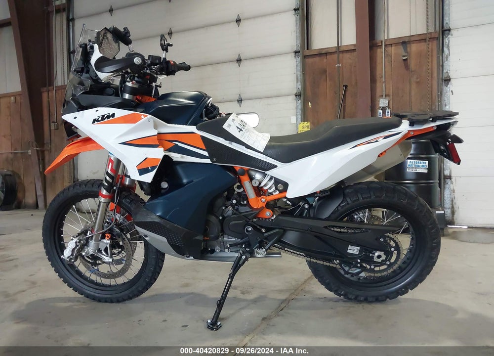 2024 KTM 890 ADVENTURE R VIN: VBKTR6406RM878858