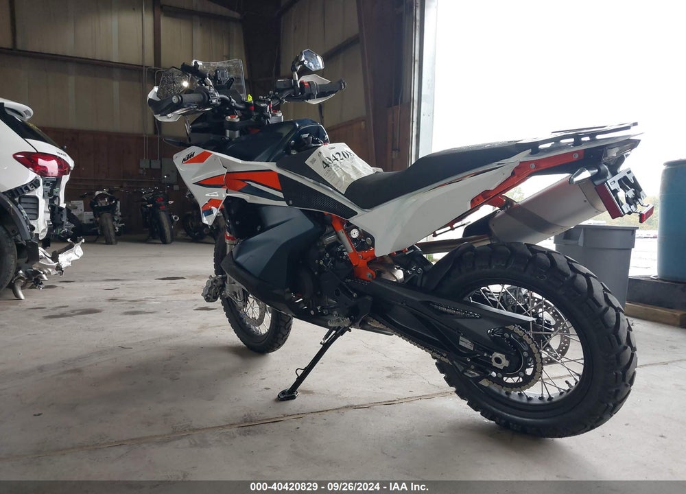 2024 KTM 890 ADVENTURE R VIN: VBKTR6406RM878858