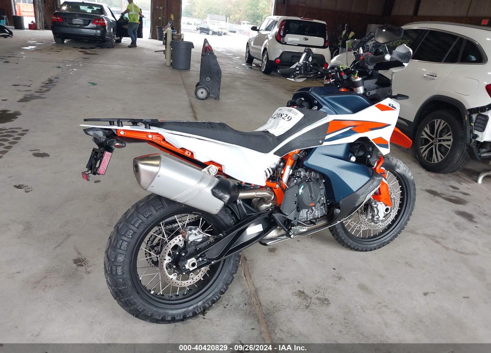 2024 KTM 890 ADVENTURE R VIN: VBKTR6406RM878858
