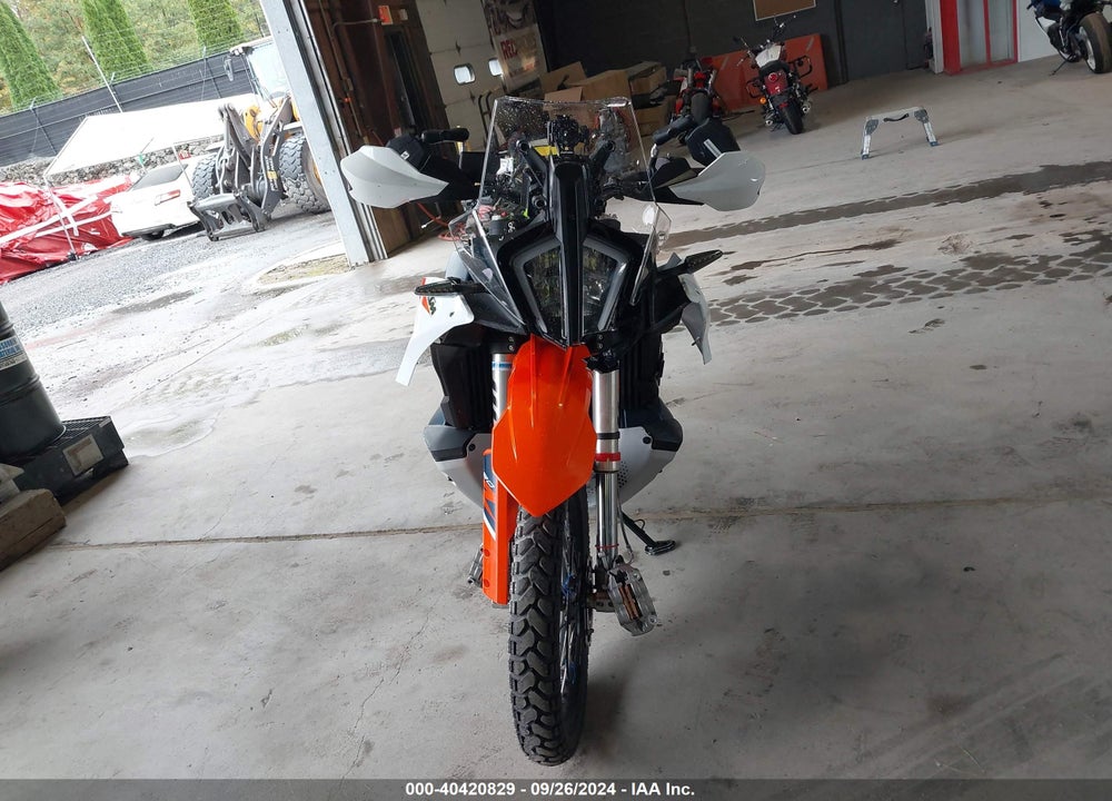 2024 KTM 890 ADVENTURE R VIN: VBKTR6406RM878858