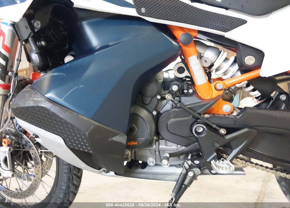 2024 KTM 890 ADVENTURE R VIN: VBKTR6406RM878858