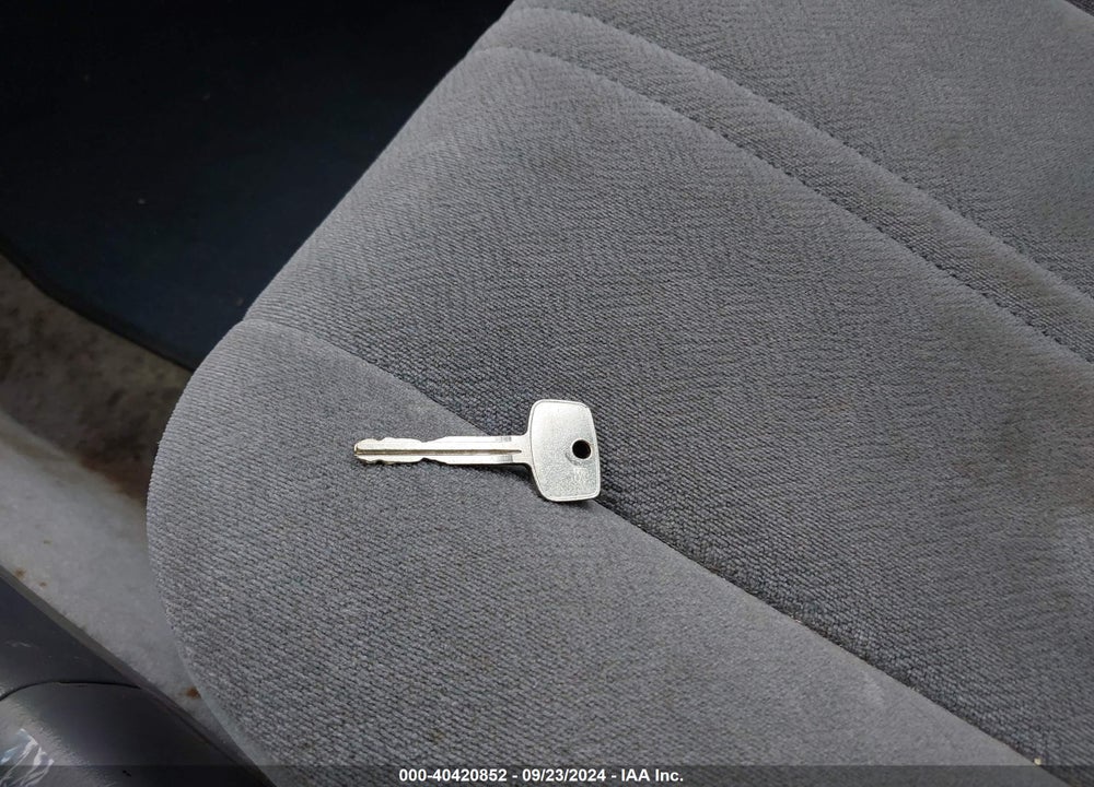2001 TOYOTA CAMRY CE VIN: 4T1BG22KX1U836029