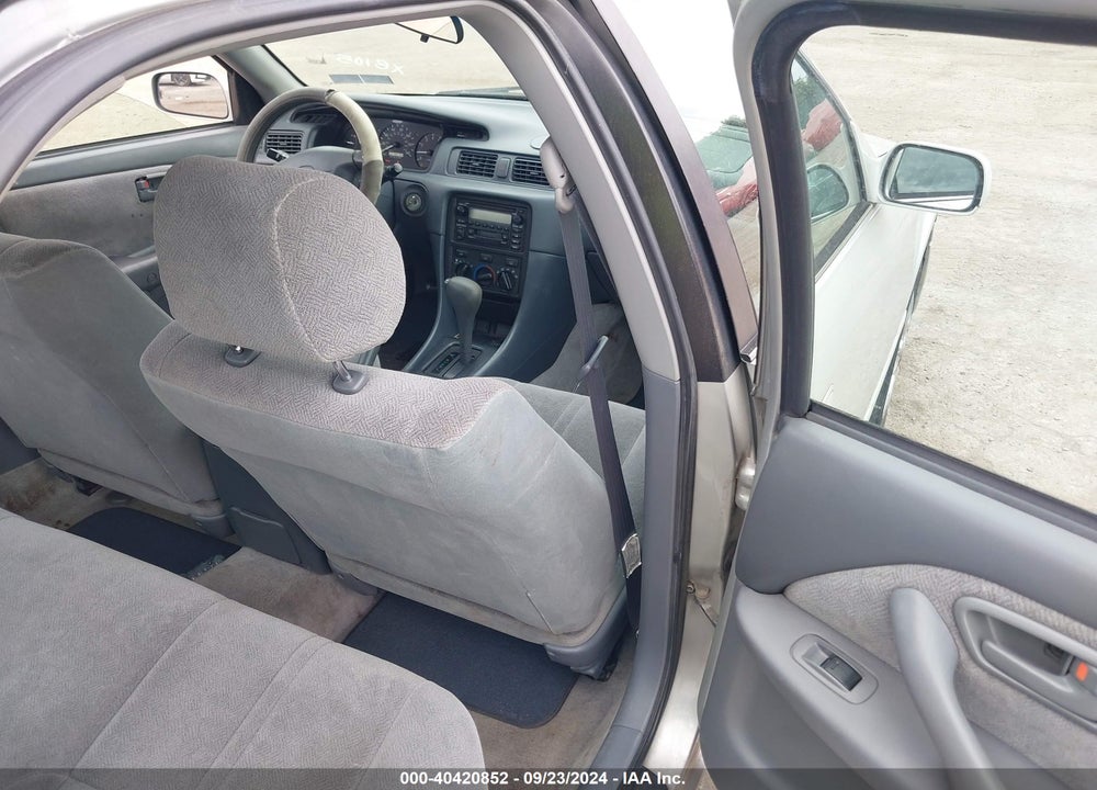 2001 TOYOTA CAMRY CE VIN: 4T1BG22KX1U836029