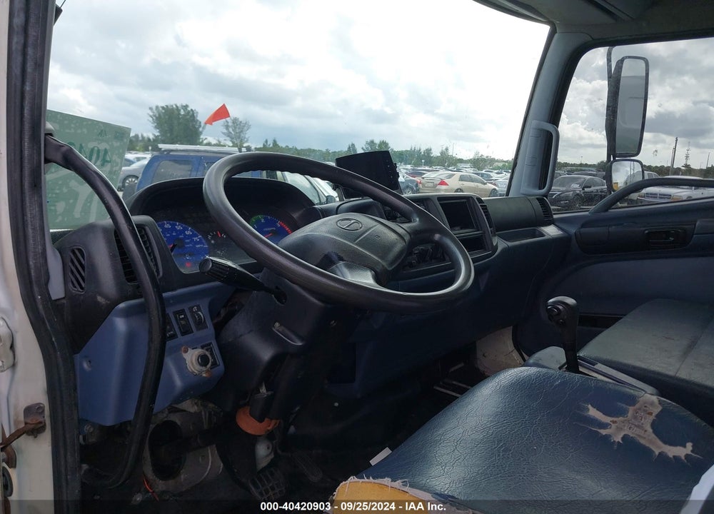 2005 HINO 145 VIN: JHBNA6JF651S10054