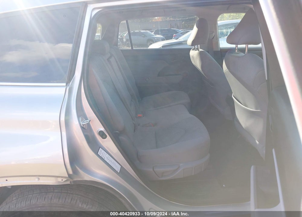 2022 TOYOTA HIGHLANDER LE VIN: 5TDBZRBH2NS578630