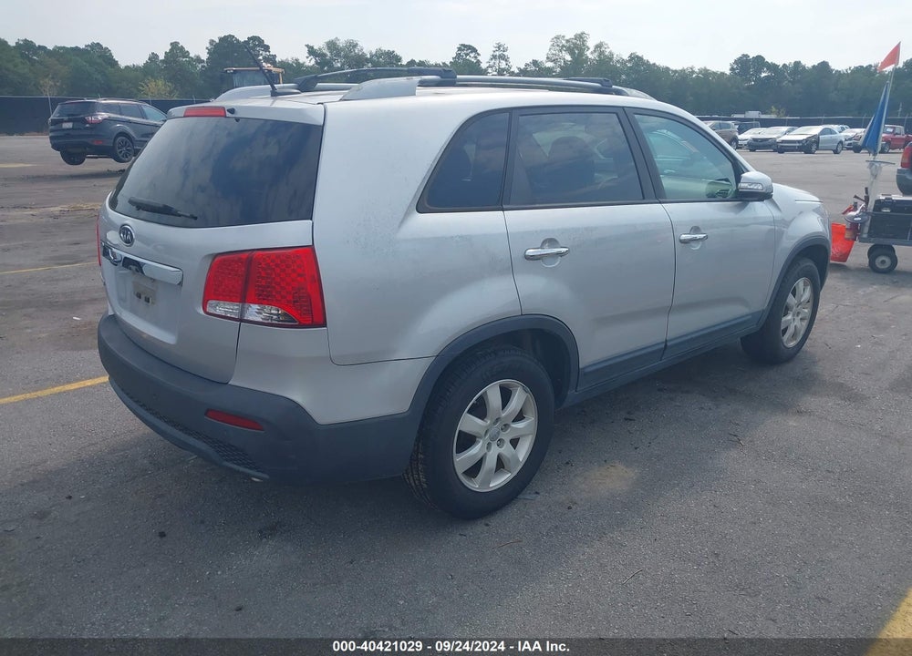 2013 KIA SORENTO LX VIN: 5XYKT3A62DG422680