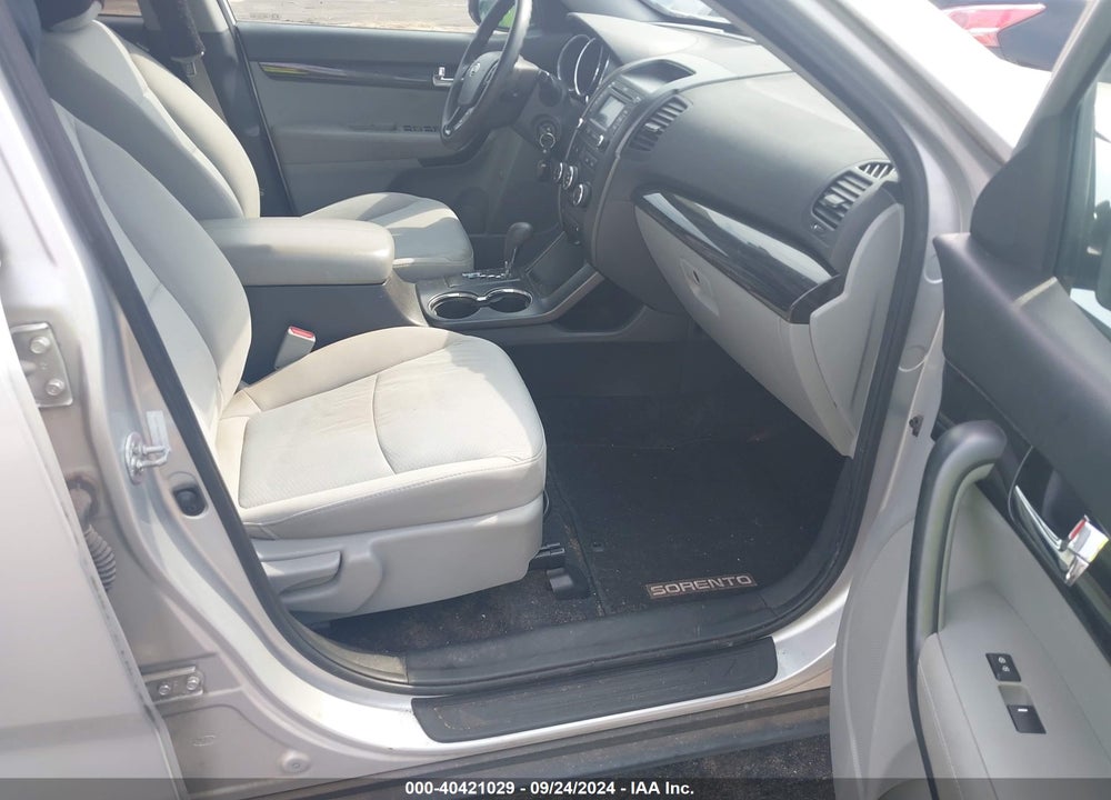 2013 KIA SORENTO LX VIN: 5XYKT3A62DG422680