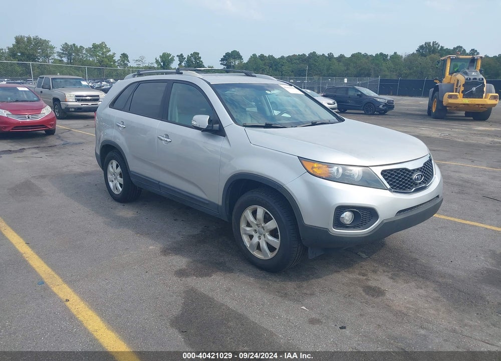 2013 KIA SORENTO LX VIN: 5XYKT3A62DG422680