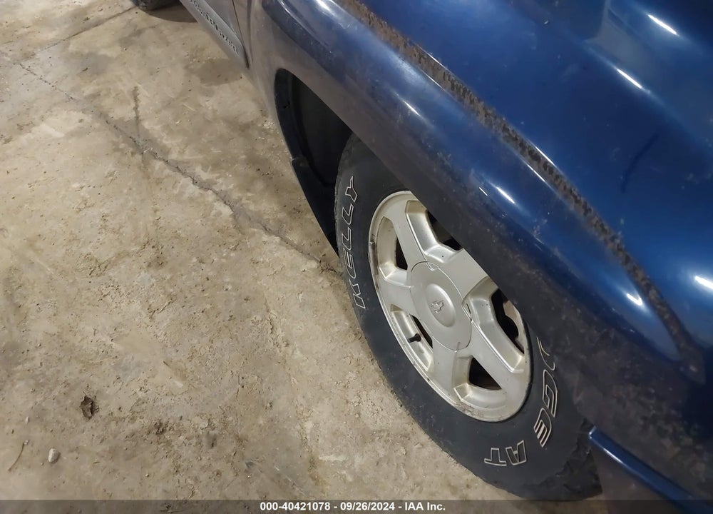 2003 CHEVROLET TRAILBLAZER LS VIN: 1GNDT13S532370033