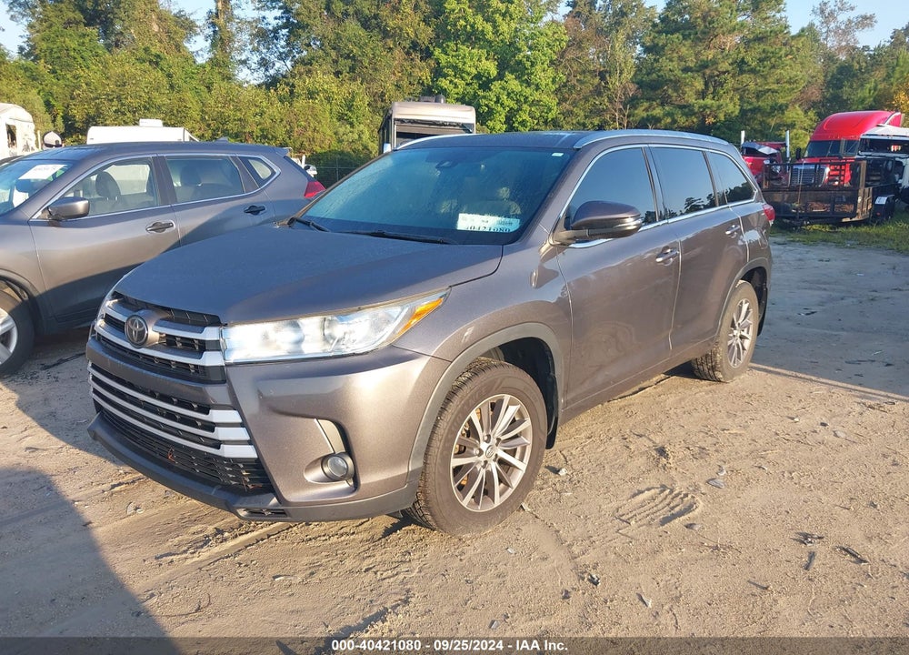 2018 TOYOTA HIGHLANDER XLE VIN: 5TDJZRFH2JS811289