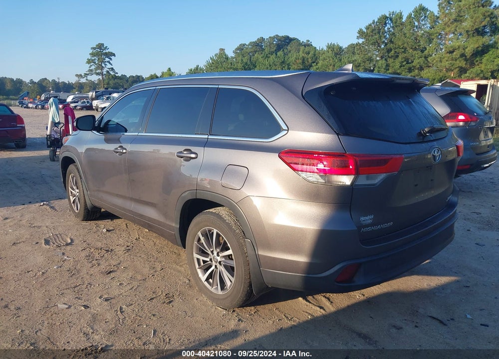2018 TOYOTA HIGHLANDER XLE VIN: 5TDJZRFH2JS811289