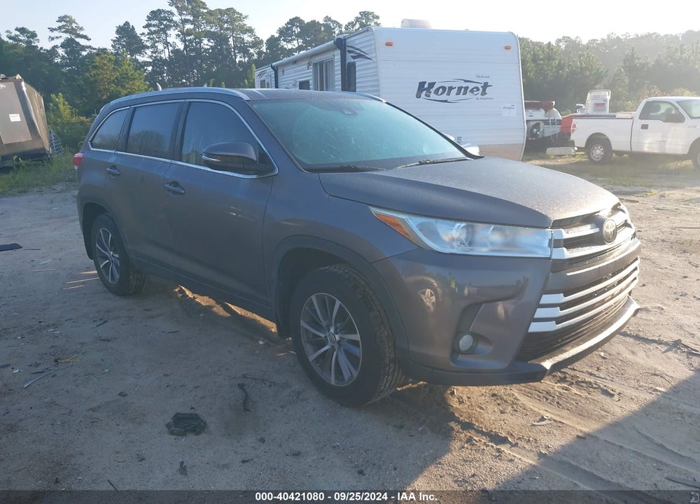2018 TOYOTA HIGHLANDER XLE VIN: 5TDJZRFH2JS811289