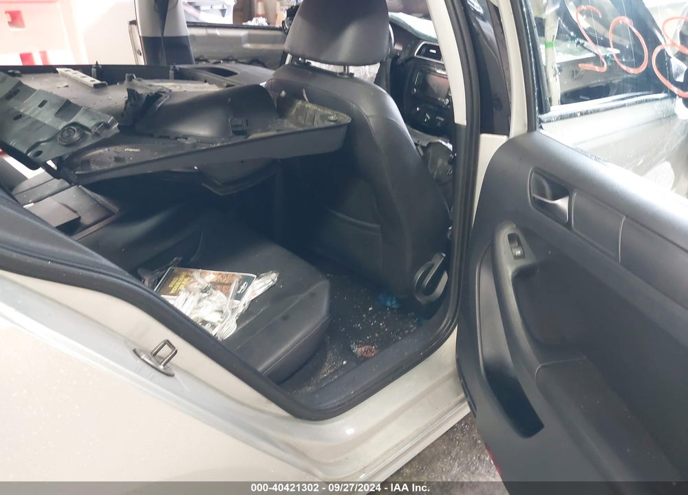 2011 VOLKSWAGEN JETTA 2.5L SE VIN: 3VWDZ7AJ1BM317094
