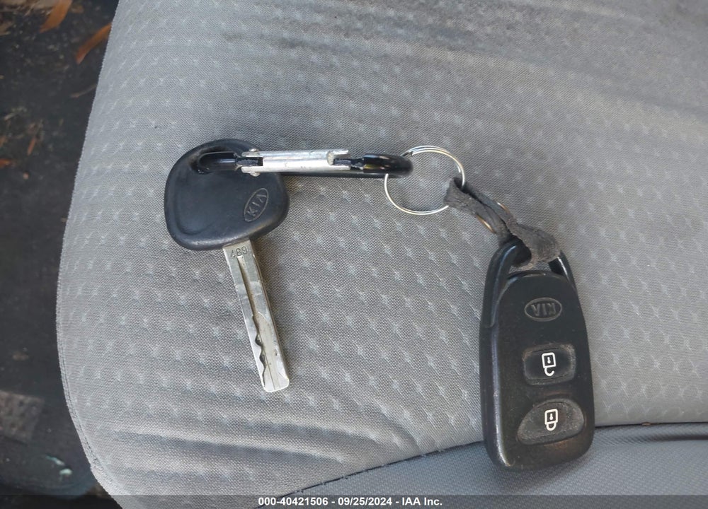 2013 KIA SORENTO LX V6 VIN: 5XYKT4A28DG403392
