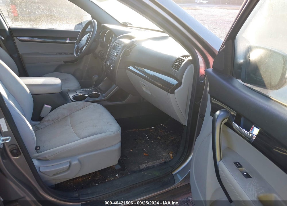 2013 KIA SORENTO LX V6 VIN: 5XYKT4A28DG403392