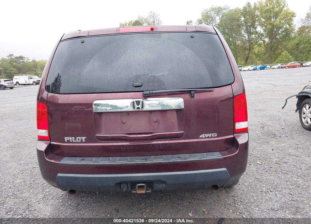 2011 HONDA PILOT LX VIN: 5FNYF4H23BB059742