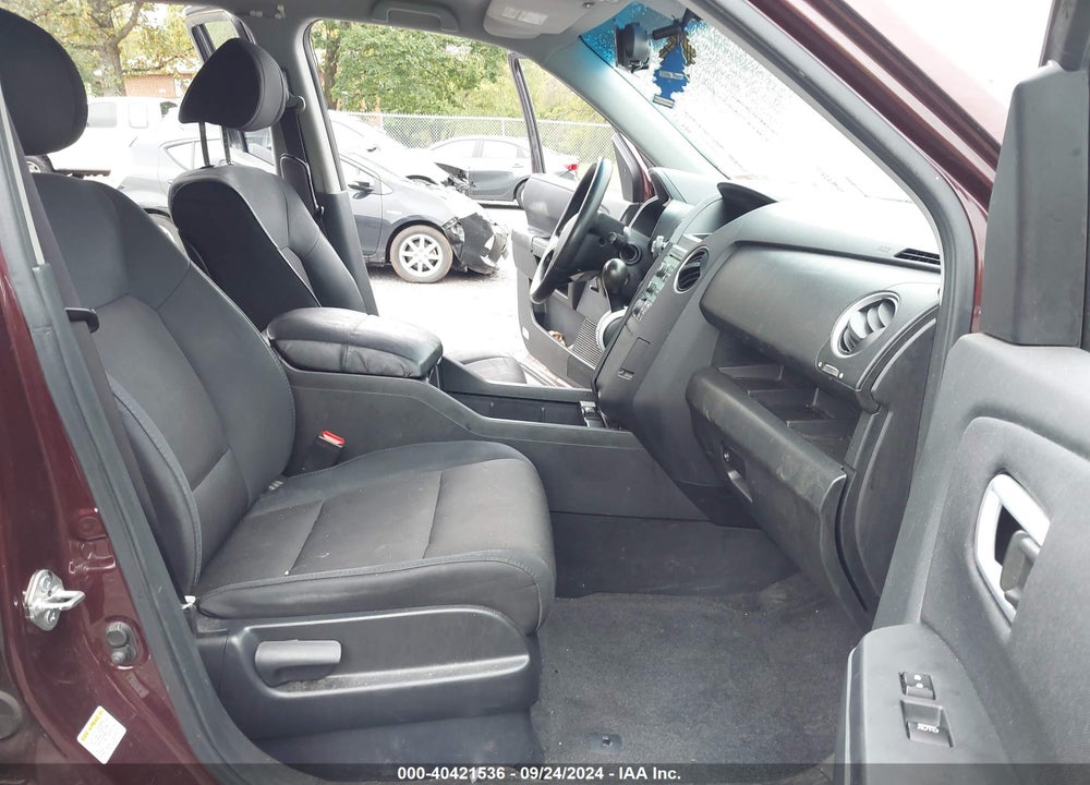 2011 HONDA PILOT LX VIN: 5FNYF4H23BB059742