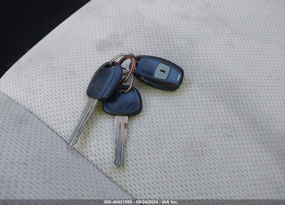 2006 KIA RIO VIN: KNADE123266152042