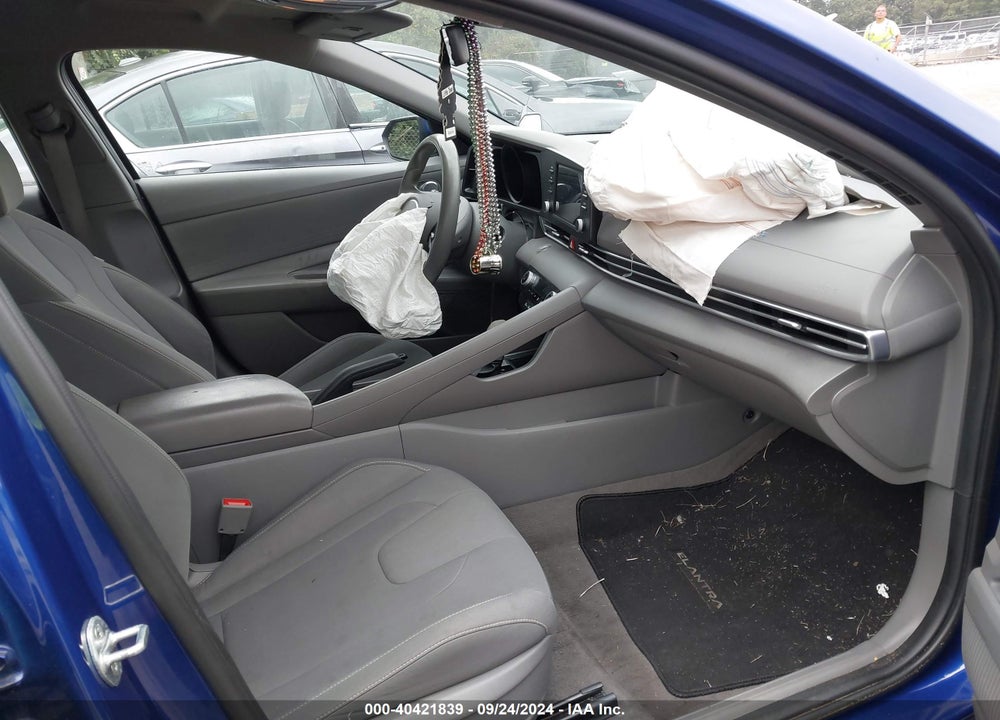 2022 HYUNDAI ELANTRA SEL VIN: KMHLM4AG2NU241171
