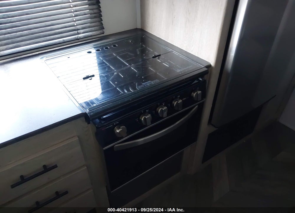 2022 PROWLER 303BH VIN: 5SFPB3527NE482851