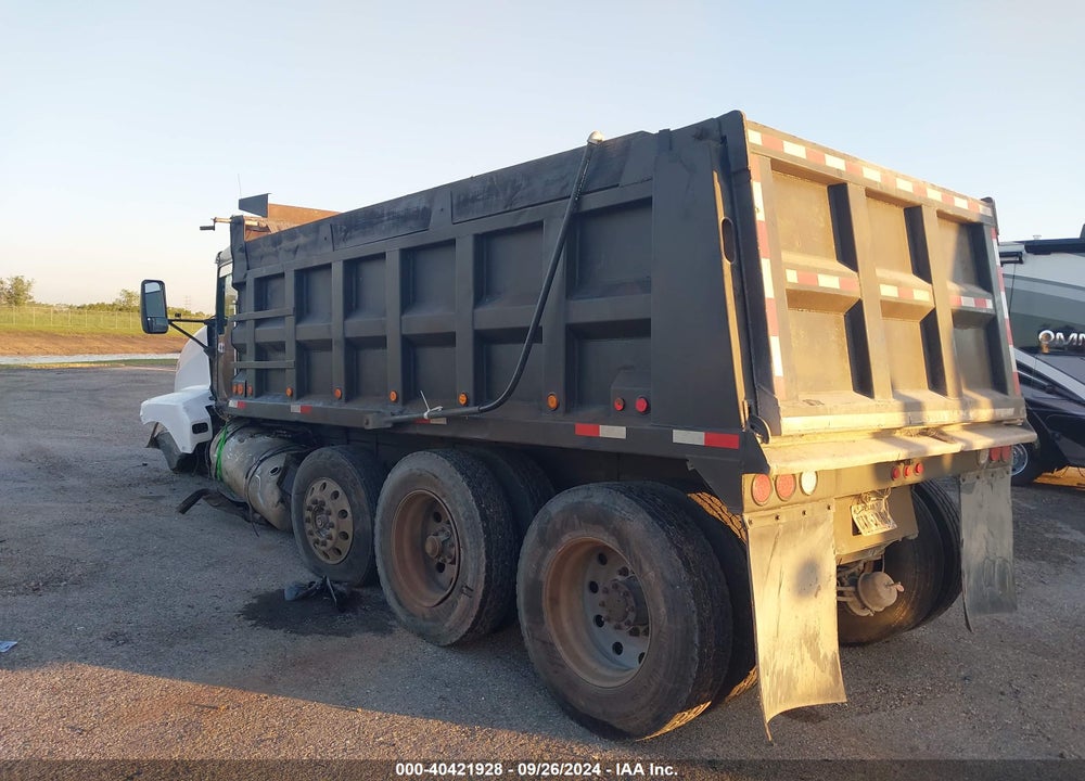 2000 KENWORTH T600 T600 VIN: 1XKAD69X5YJ831418