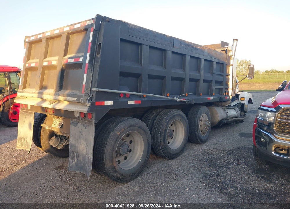 2000 KENWORTH T600 T600 VIN: 1XKAD69X5YJ831418