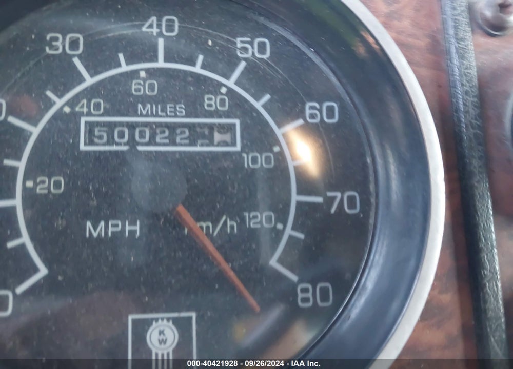2000 KENWORTH T600 T600 VIN: 1XKAD69X5YJ831418