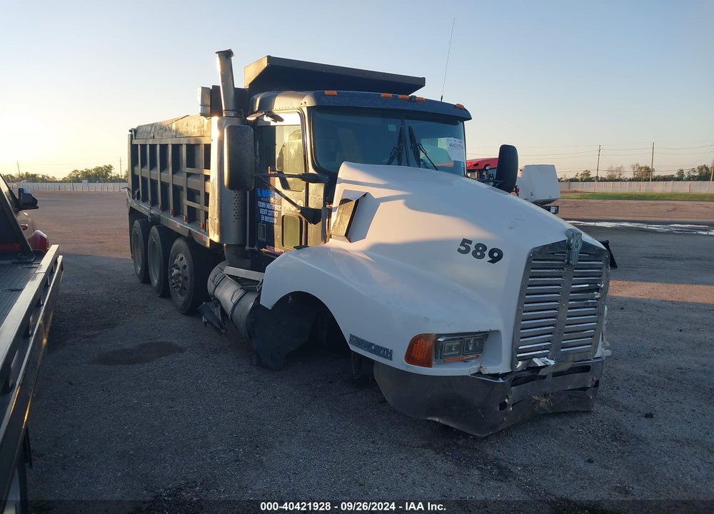 2000 KENWORTH T600 T600 VIN: 1XKAD69X5YJ831418