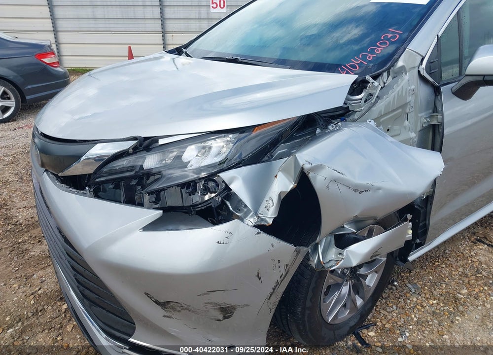 2024 TOYOTA SIENNA XLE VIN: 5TDYRKEC2RS183466