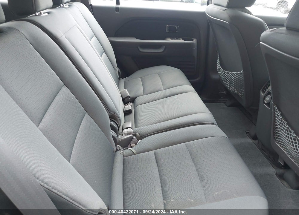 2006 HONDA PILOT LX VIN: 2HKYF18106H505942