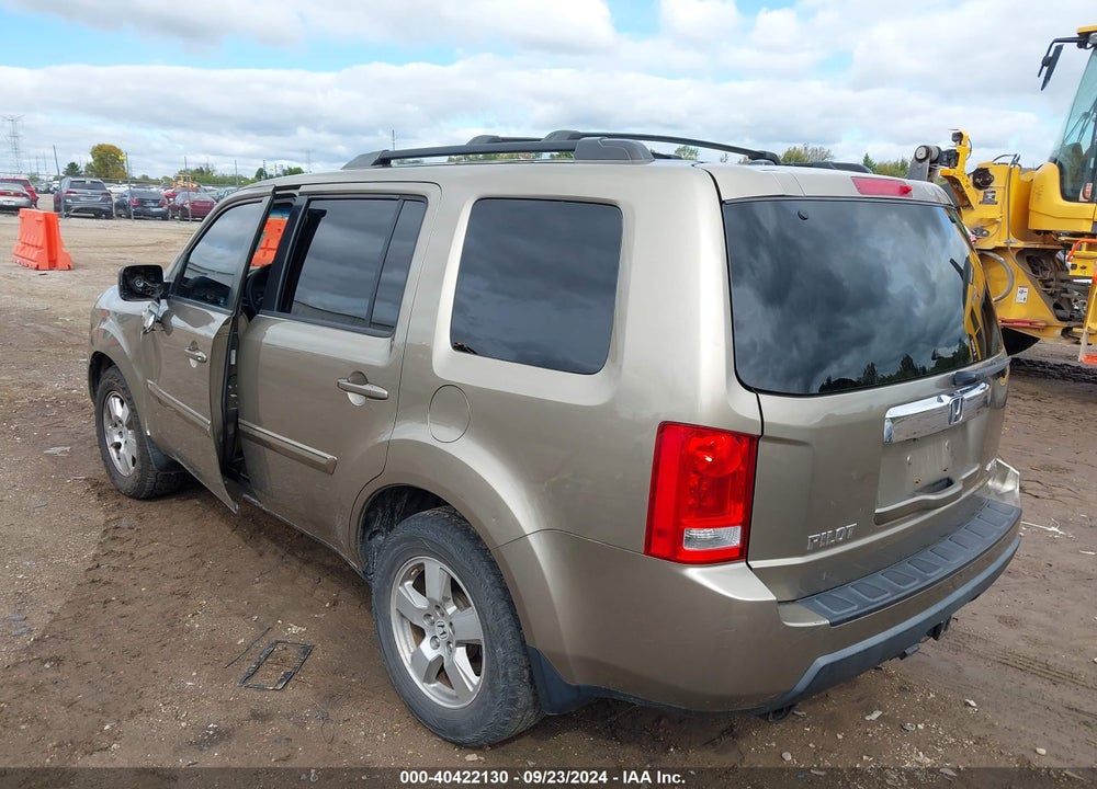 2011 HONDA PILOT EX VIN: 5FNYF4H4XBB030160