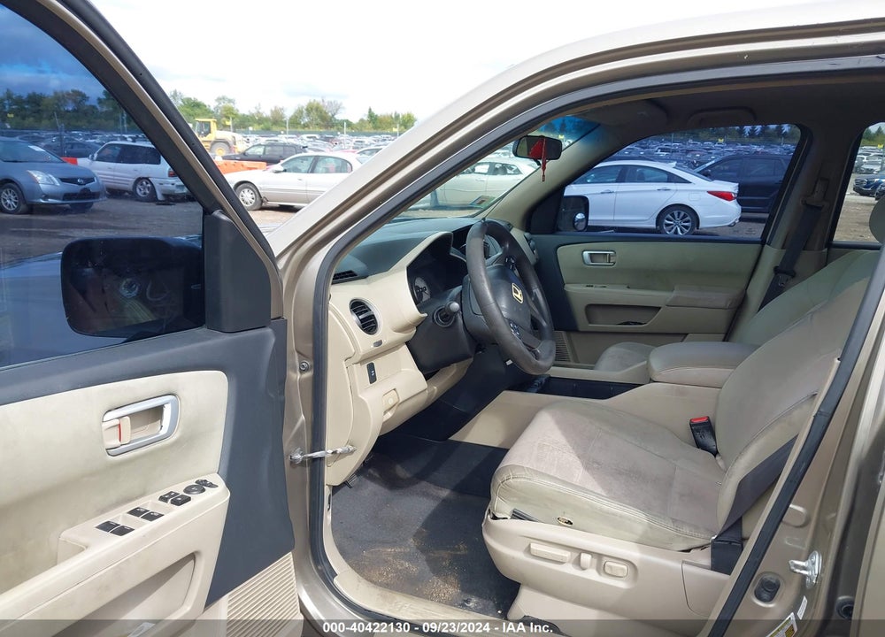 2011 HONDA PILOT EX VIN: 5FNYF4H4XBB030160