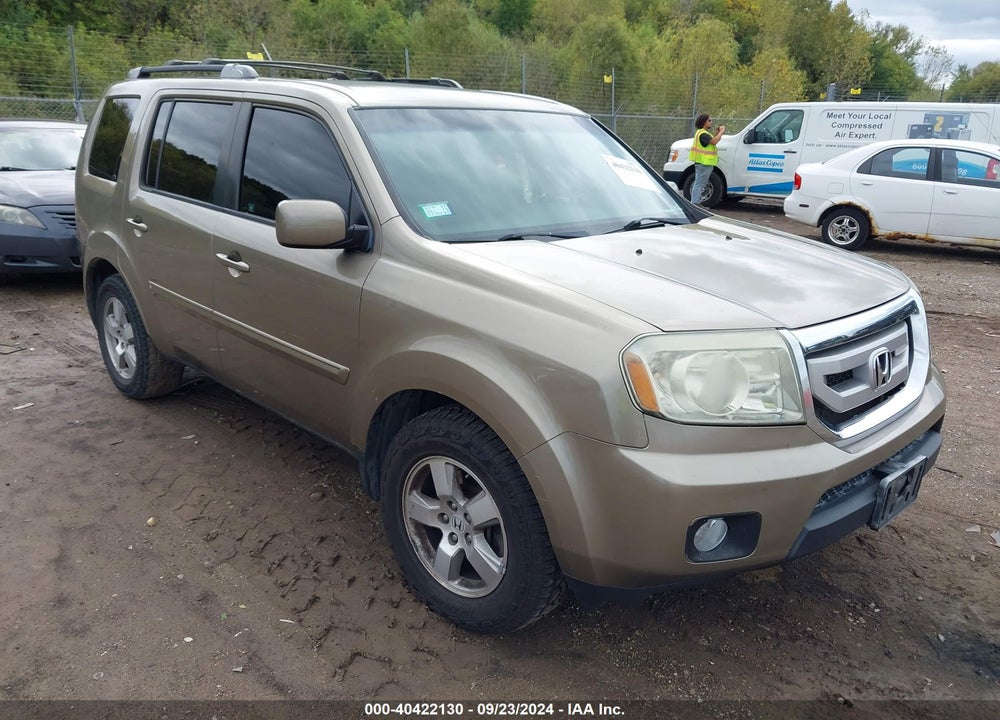 2011 HONDA PILOT EX VIN: 5FNYF4H4XBB030160