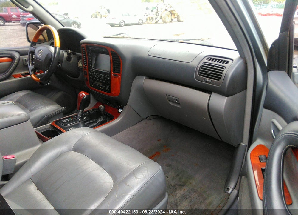 2001 LEXUS LX 470 VIN: JTJHT00W013501420