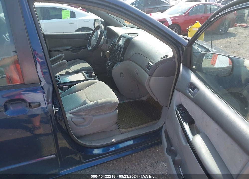 2004 TOYOTA SIENNA CE VIN: 5TDZA23C84S130004