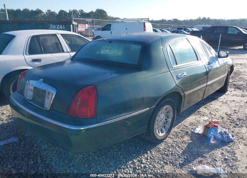 1999 LINCOLN TOWN CAR SIGNATURE VIN: 1LNHM82WXXY640859