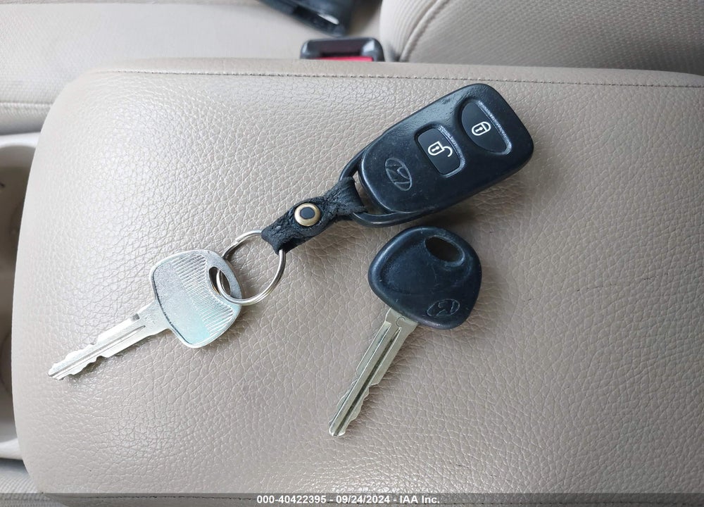 2010 HYUNDAI SANTA FE GLS VIN: 5NMSG3AB6AH380131