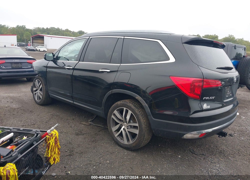 2017 HONDA PILOT TOURING VIN: 5FNYF6H96HB101192